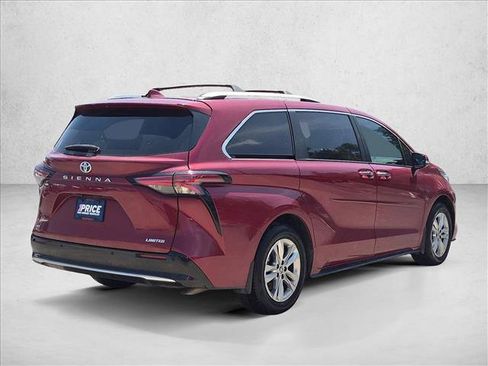 Used 2025 Toyota Sienna Limited FWD image 5