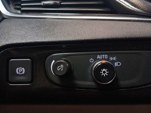 Used 2018 Buick Enclave Essence FWD image 43