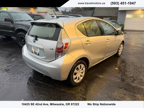 Used 2014 Toyota Prius C One image 3