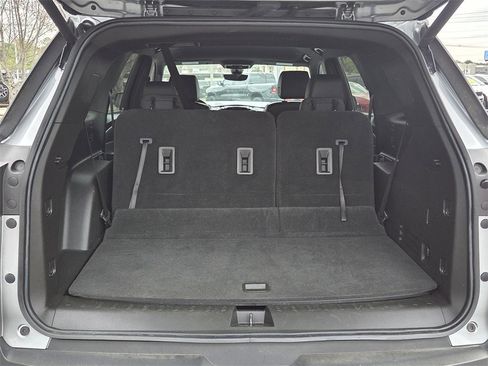 Used 2023 Chevrolet Traverse RS image 27
