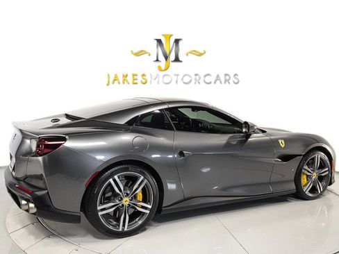 Used 2020 Ferrari Portofino RWD image 10