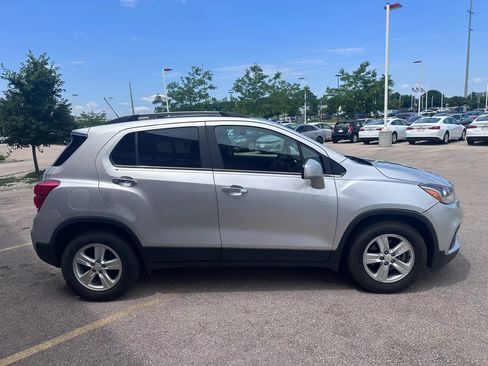 Used 2019 Chevrolet Trax LT w/ LT Convenience Package FWD image 4