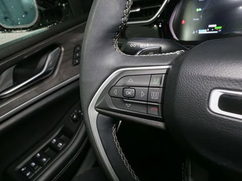 Used 2022 Jeep Grand Cherokee Limited 4xe w/ Luxury Tech Group II image 36