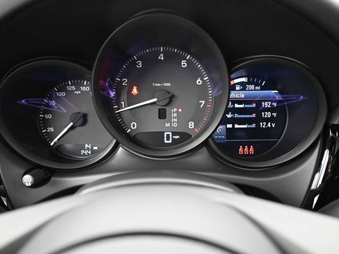 New 2026 Porsche Macan AWD/4WD image 8
