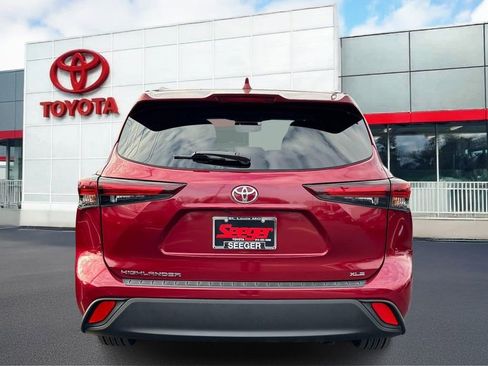 Used 2024 Toyota Highlander XLE image 8