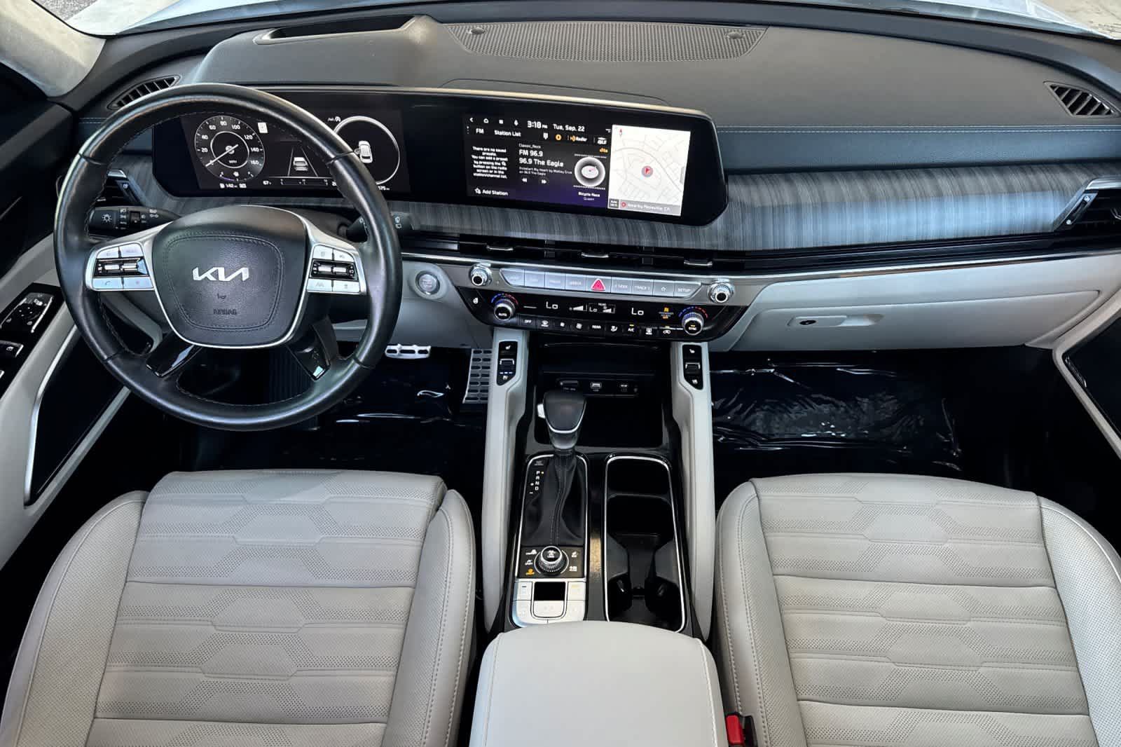 Used 2024 Kia Telluride SX Prestige w/ Towing Package AWD/4WD image 3