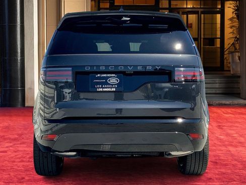New 2025 Land Rover Discovery Dynamic SE image 4