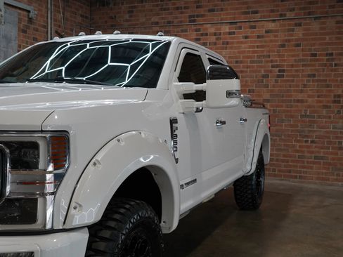 Used 2020 Ford F350 Platinum w/ FX4 Off-Road Package AWD/4WD image 19
