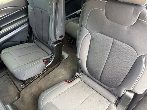 Used 2022 Jeep Grand Cherokee L Laredo w/ Luxury Tech Group I AWD/4WD image 16