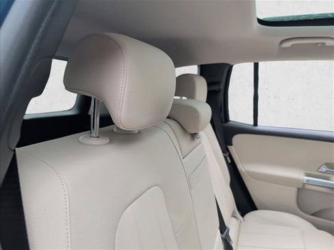 Used 2022 Mercedes-Benz GLB 250 image 18