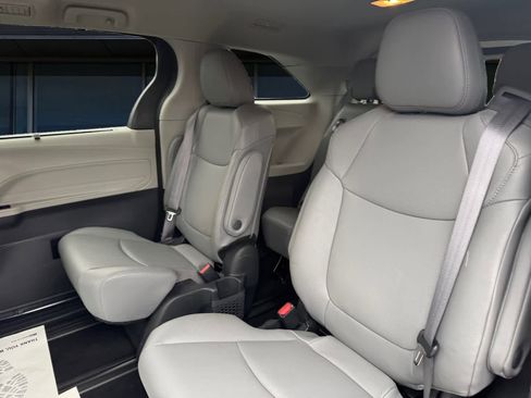 Used 2024 Toyota Sienna XLE AWD/4WD image 16