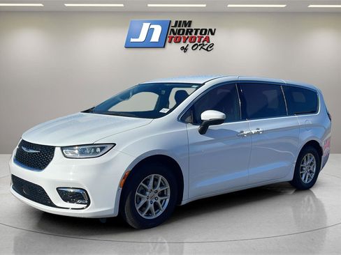 Used 2023 Chrysler Pacifica Touring-L image 1