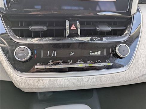 Used 2025 Toyota Corolla LE FWD image 18