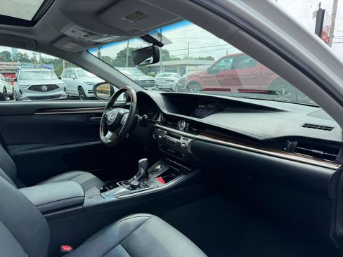 Used 2016 Lexus ES 350 w/ Premium Package w/Wood Trim FWD image 22