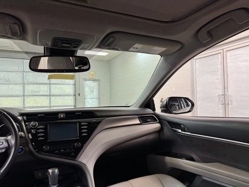 Used 2019 Toyota Camry SE w/ Convenience Package FWD image 23
