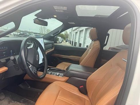 Used 2023 Ford Expedition Max Platinum AWD/4WD image 3