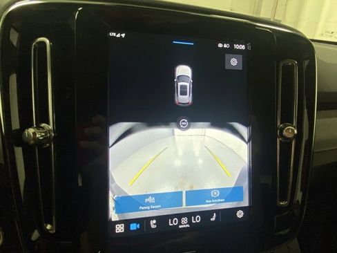 Certified 2025 Volvo XC40 B5 Ultra w/ Protection Package Premier image 25