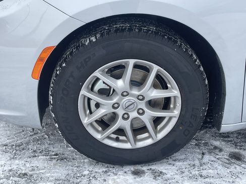 Used 2024 Chrysler Pacifica Touring-L image 11