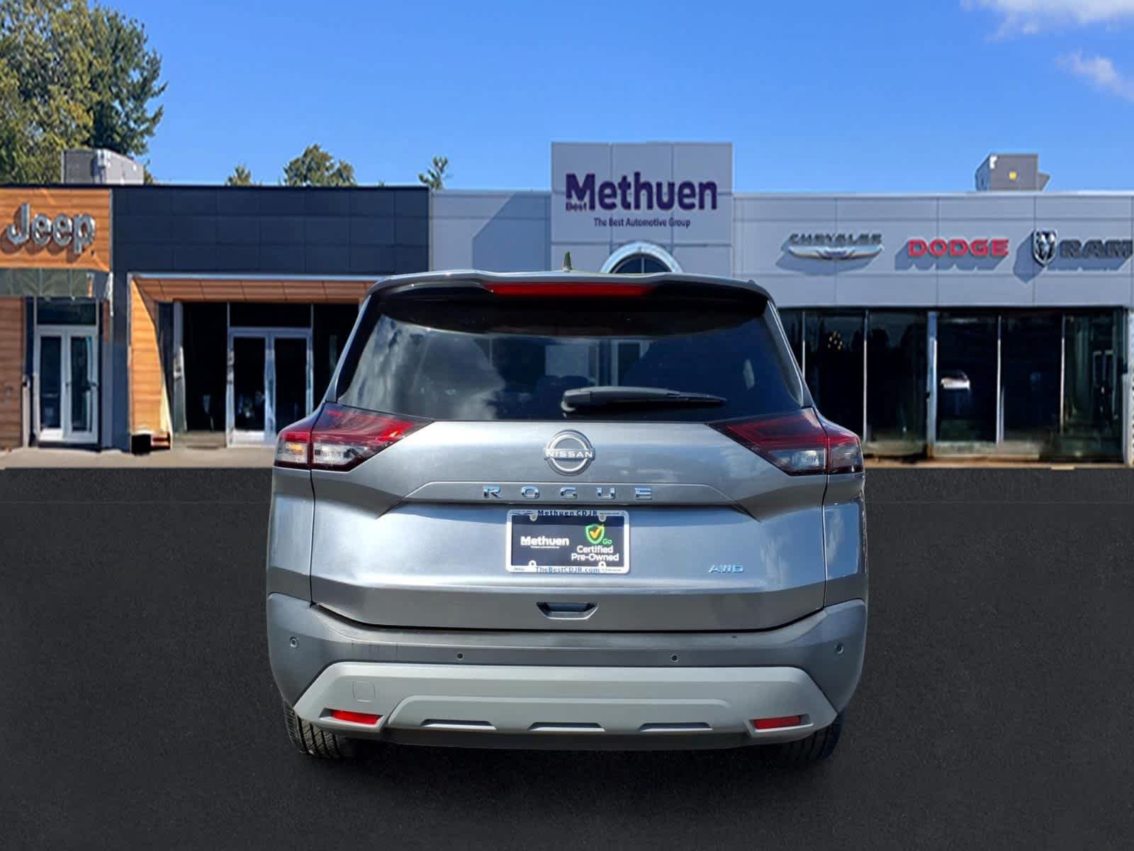 Used 2023 Nissan Rogue S AWD/4WD image 5