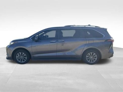 Used 2021 Toyota Sienna XLE w/ XLE Plus Package FWD image 6