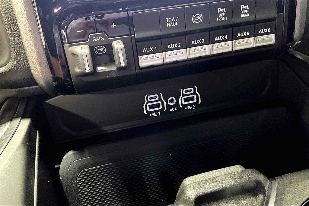 New 2026 RAM 3500 Big Horn AWD/4WD image 22