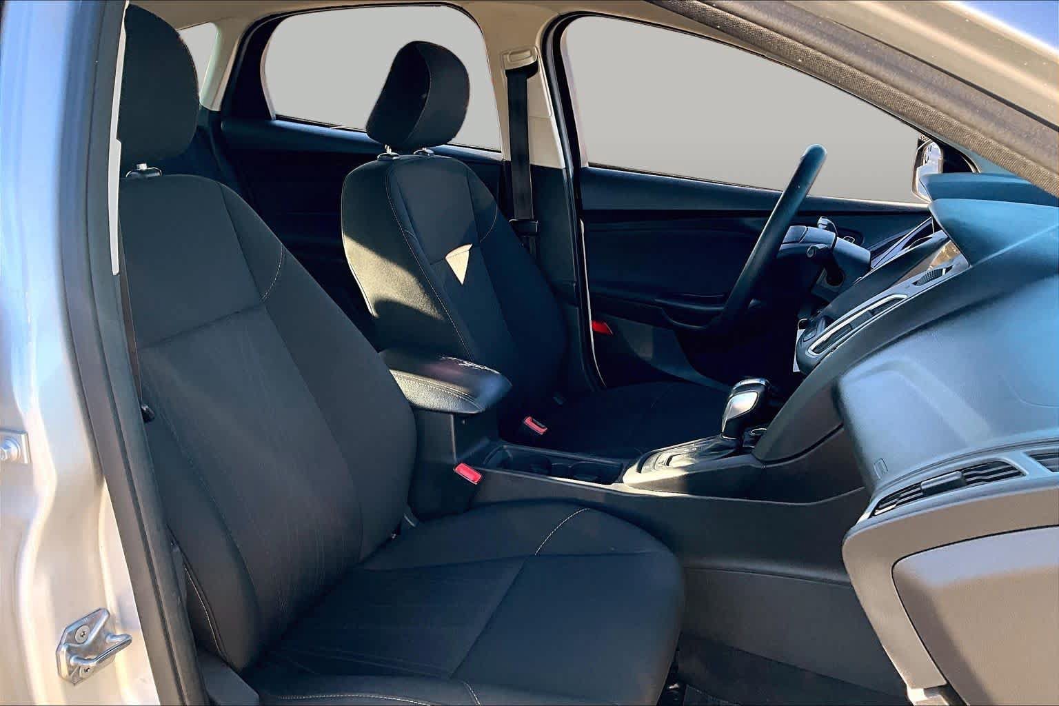 Used 2016 Ford Focus SE FWD image 8