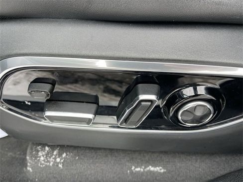 Used 2021 Jeep Grand Cherokee L Overland w/ Luxury Tech Group IV image 12