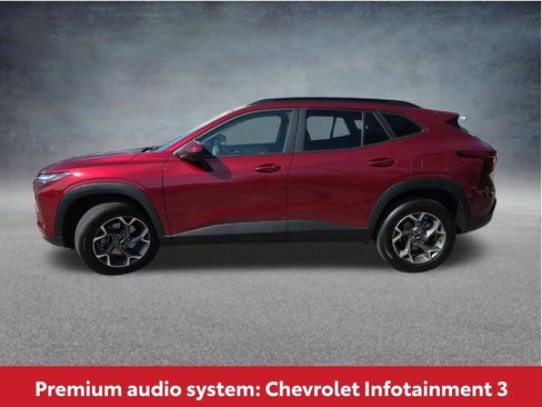 Used 2025 Chevrolet Trax LT w/ LT Convenience Package FWD image 9