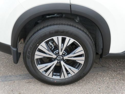 Used 2023 Nissan Rogue SV image 9