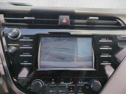Used 2019 Toyota Camry LE image 13