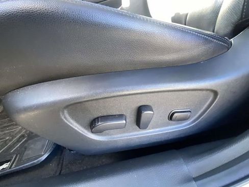 Used 2020 Nissan Rogue SL w/ Premium Package image 16