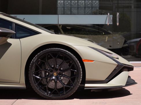 Used 2023 Lamborghini Huracan Tecnica RWD image 9