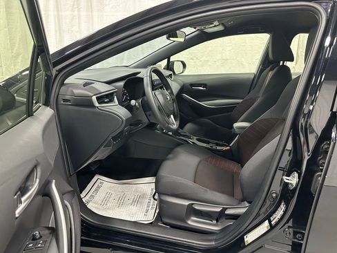 Used 2025 Toyota Corolla SE image 10