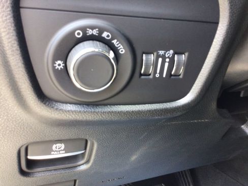 Used 2023 Jeep Grand Cherokee Altitude AWD/4WD image 18