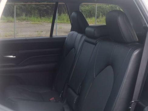Used 2024 Toyota Grand Highlander AWD image 32