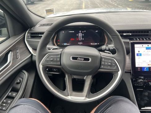 New 2025 Jeep Grand Cherokee Limited image 17