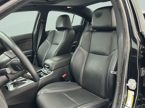 Used 2015 Dodge Charger SXT w/ AWD Plus Group image 16