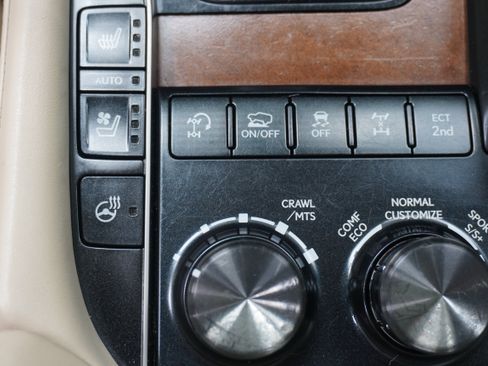 Used 2019 Lexus LX 570 4WD w/ Luxury Package image 30