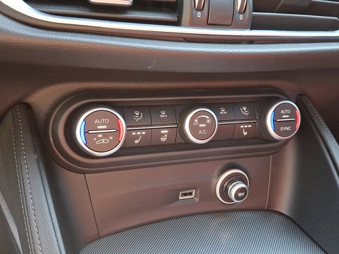Used 2023 Alfa Romeo Stelvio Veloce AWD/4WD image 16