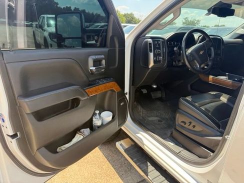 Used 2019 Chevrolet Silverado 2500 High Country w/ Duramax Plus Package AWD/4WD image 18