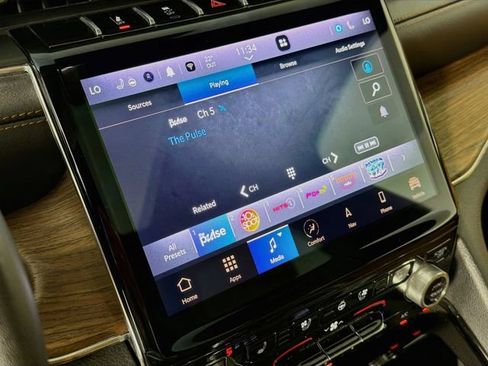 Used 2023 Jeep Grand Cherokee L Summit w/ Luxury Tech Group V AWD/4WD image 15