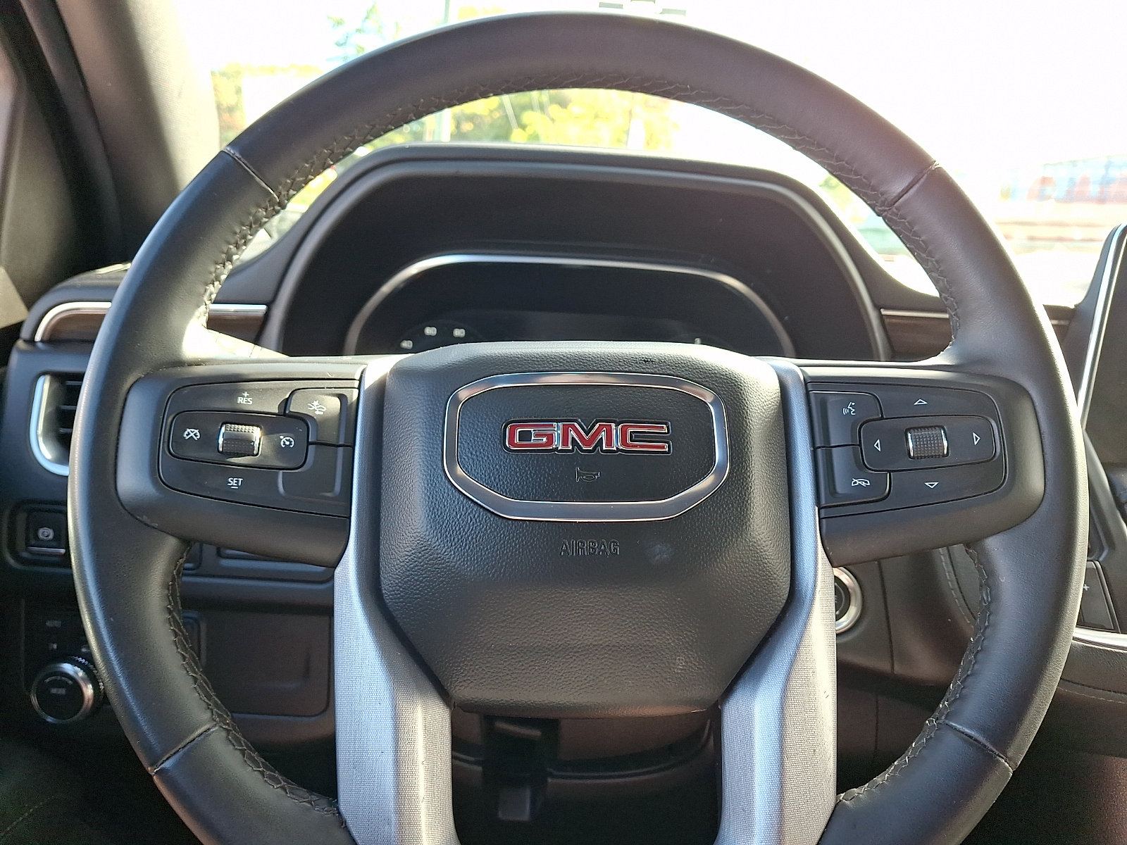 Used 2024 GMC Yukon SLE AWD/4WD image 19