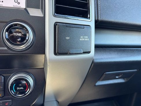 Used 2019 Ford F150 Lariat w/ Equipment Group 502A Luxury AWD/4WD image 35