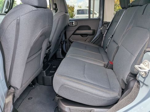 Used 2025 Jeep Wrangler Unlimited Sahara w/ Safety Group AWD/4WD image 15