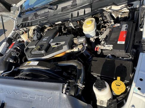 Used 2015 RAM 3500 SLT AWD/4WD image 20