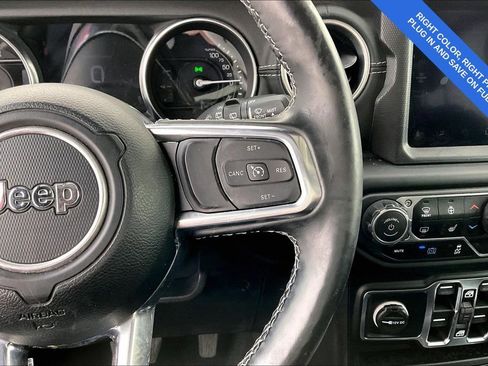 Used 2021 Jeep Wrangler Unlimited Sahara w/ Cold Weather Group AWD/4WD image 28