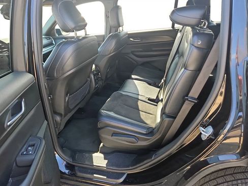 Used 2024 Jeep Grand Cherokee L Laredo image 30