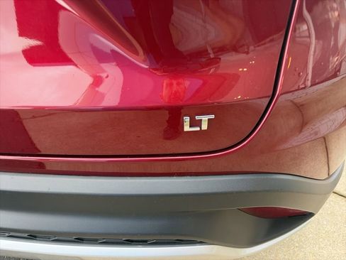 Used 2025 Chevrolet Trax LT FWD image 8