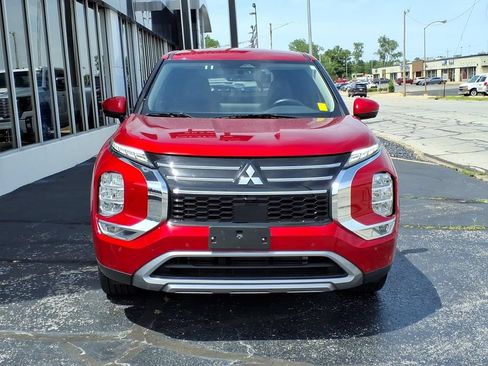 Used 2025 Mitsubishi Outlander SE AWD/4WD image 2