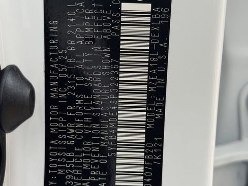 Used 2025 Toyota Corolla LE image 30